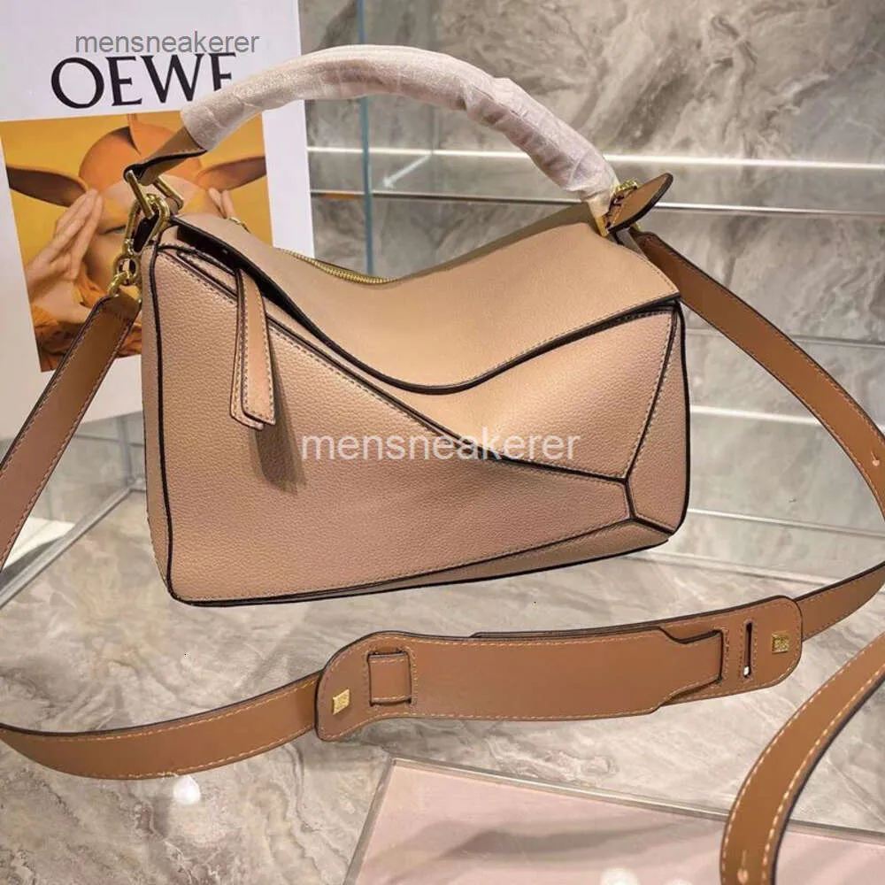 2024 Loeew Designer Classic Bags Lady Puzzles Bag Purse Women's Summer Popular Leather Star Star Style Handhållen skarvad crossbody axelhandväska