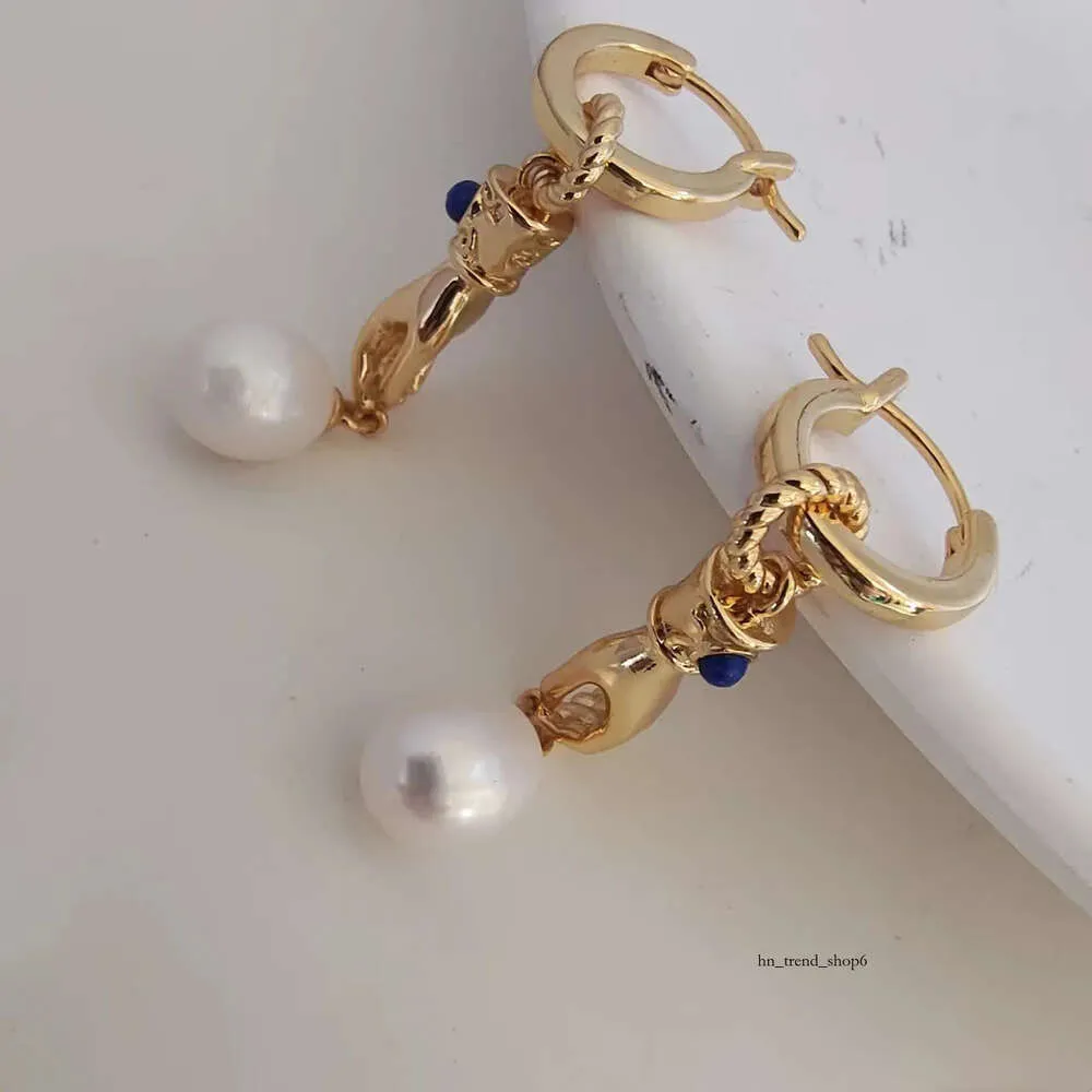 New Summer Niche Retro Handshake Baroque Earrings Stud Natural Freshwater Pearl Gold-Plated High Fashion All-Match Jewelry Gift