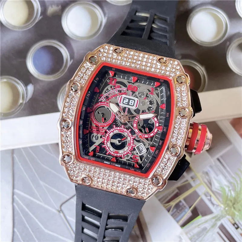 Diamond Watch Mens Watch Plastic Watcher Designer Stone Fashion Wine Barrel Case Men Women Wather 42 مم قطر الحافة تقويم العرض