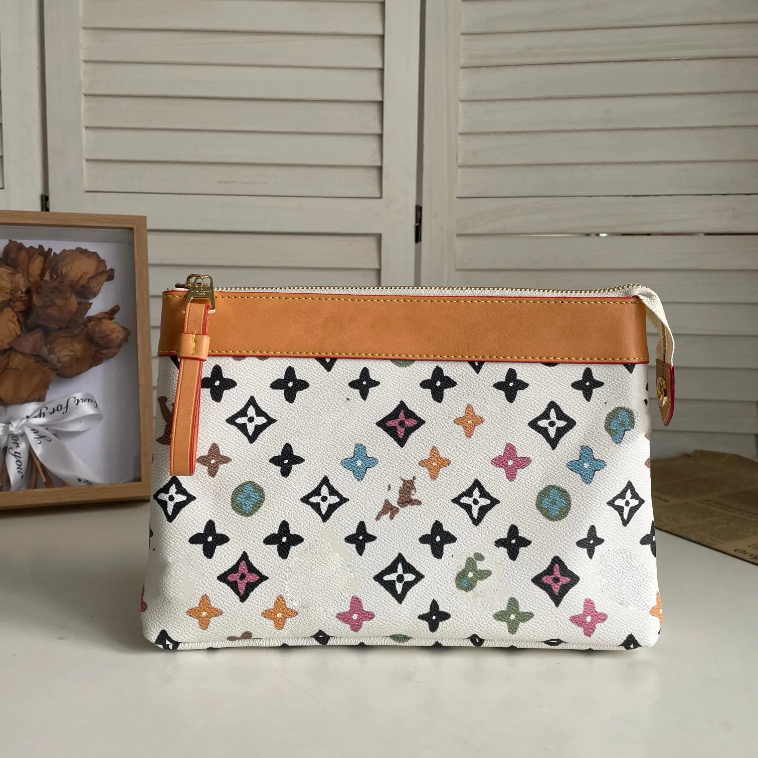 Pochette Voyage souple Discovery Waistpack designer bag Handbag Milk Chocolate Cartoon Style Leather Bag Casual Fashion Shoulder Bag Luxury Wallet