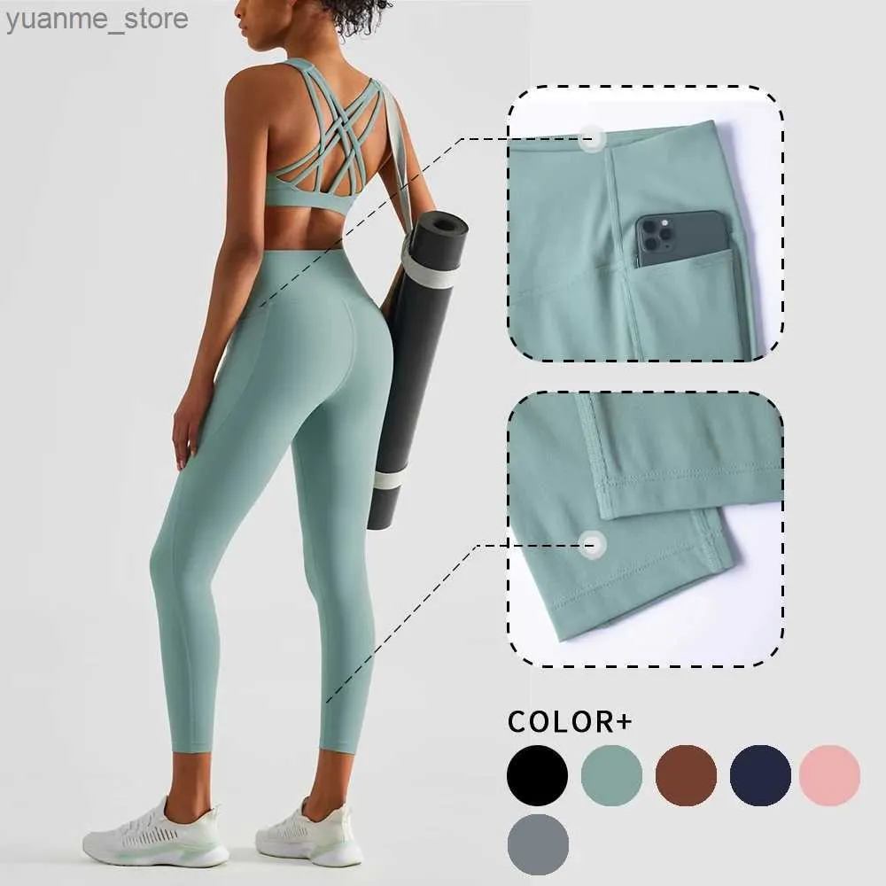 ヨガの衣装は2サイドポケットスポーツレギンスのフィットネスプッシュアップタイツの女性ヨガパンツトレーニング服スポーツウェアY240410のためのスポーツウェア