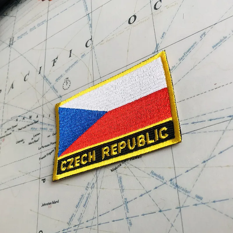 Tchèque République National Flag Badges Broldges de broderie Broiderie Bouclier et épingle à revers de forme carrée
