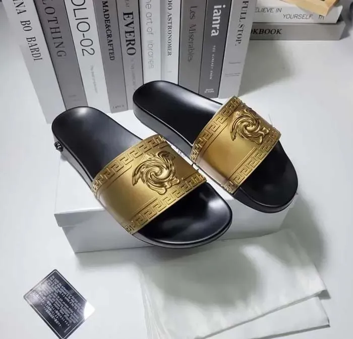 Luxurys Designer Slippers Novos clássicos da moda Palazzo Sandal Shoe Casual Mens feminino Sandale Sliders Logo Metal Slipper Summer Platform Slide plana atacado