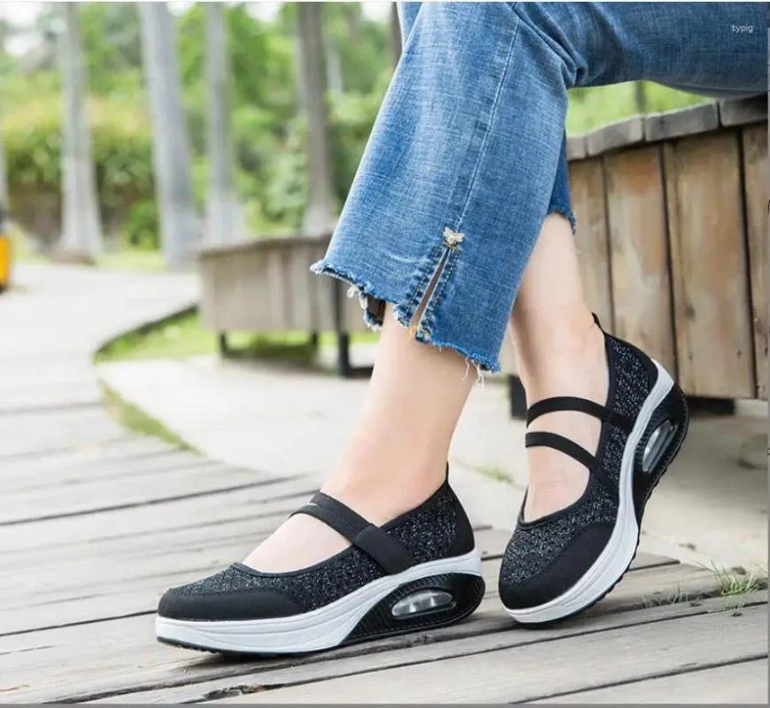 Sapatos casuais moda feminina apartamento primavera verão damas malha plana tênis respirável e respirável de tamanho grande