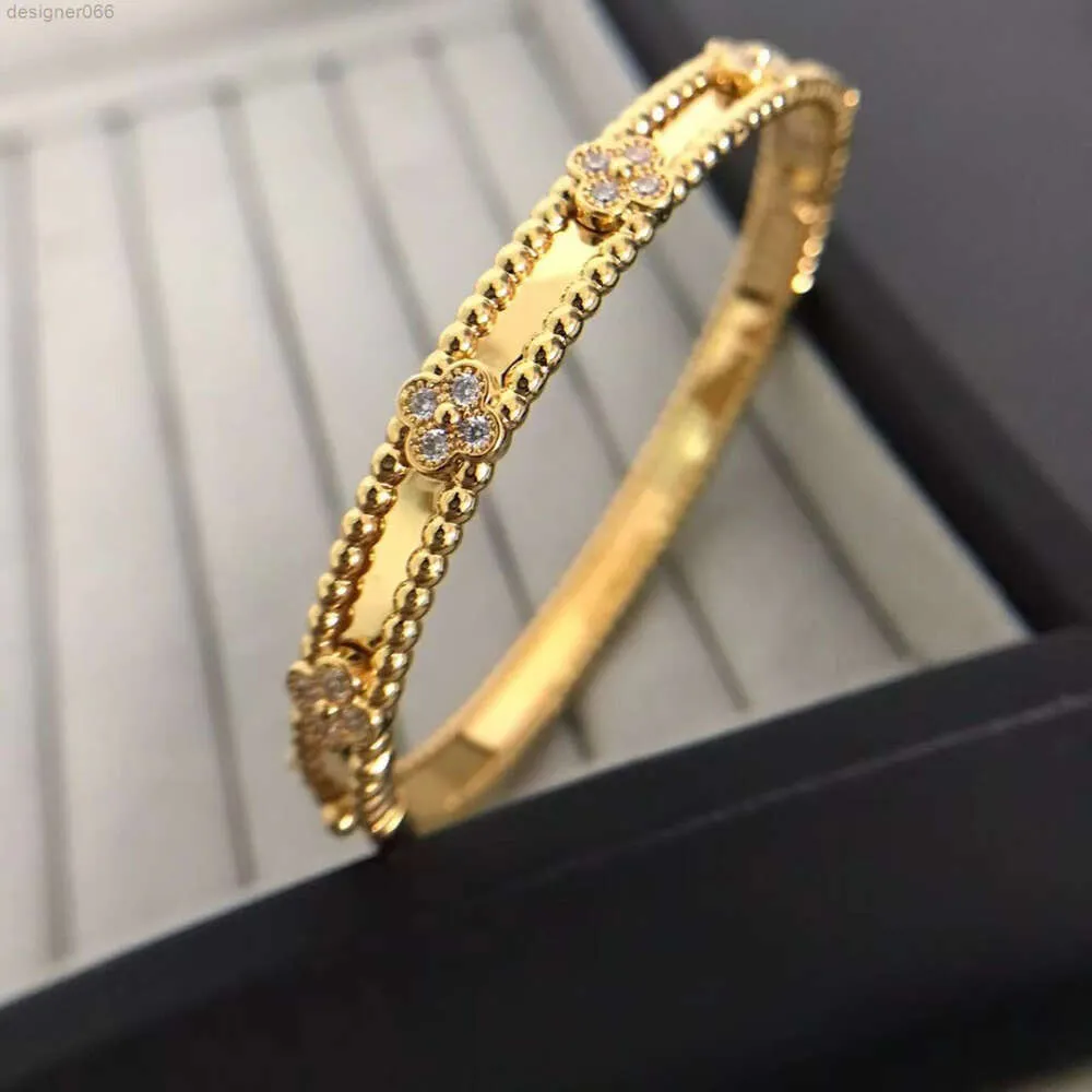 V-Gold Clover Узкий изданий браслет с бриллиантом и калейдоскопом, покрытым 18-каратным золотом