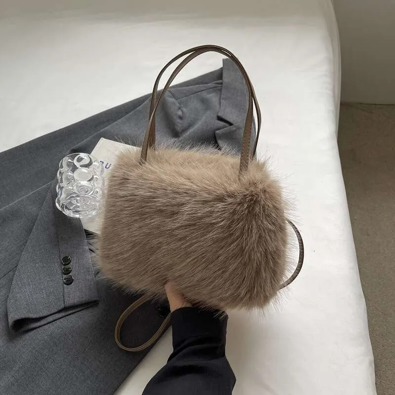 Save Big on Bulk Fox Fur Shoulder Bag Fashion Faux Fur Shoulder Bag Women's  Plush Crossbody Handbag With Faux Fox Fur Best Deals on DHgate