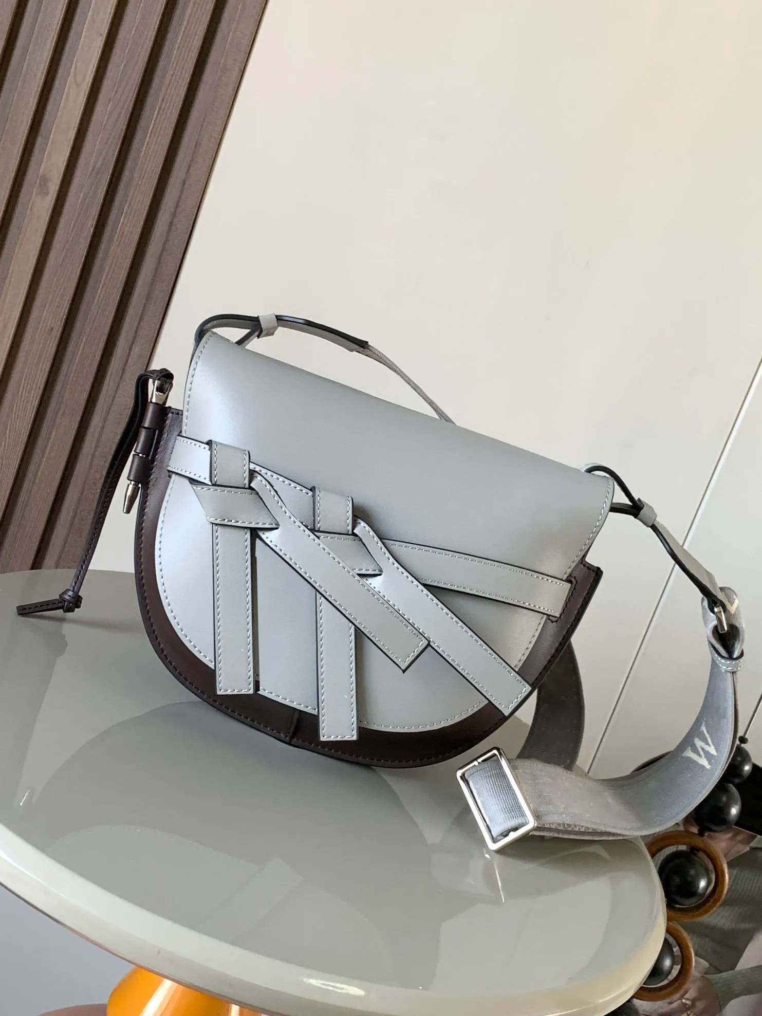 10a Hoogwaardige Designer Nieuwe Letter Wide Shoulder Saddle Bag Handtas enkele schoudertas Crossbody Tas met lederen trimmen en wevende schouderband portemonnee