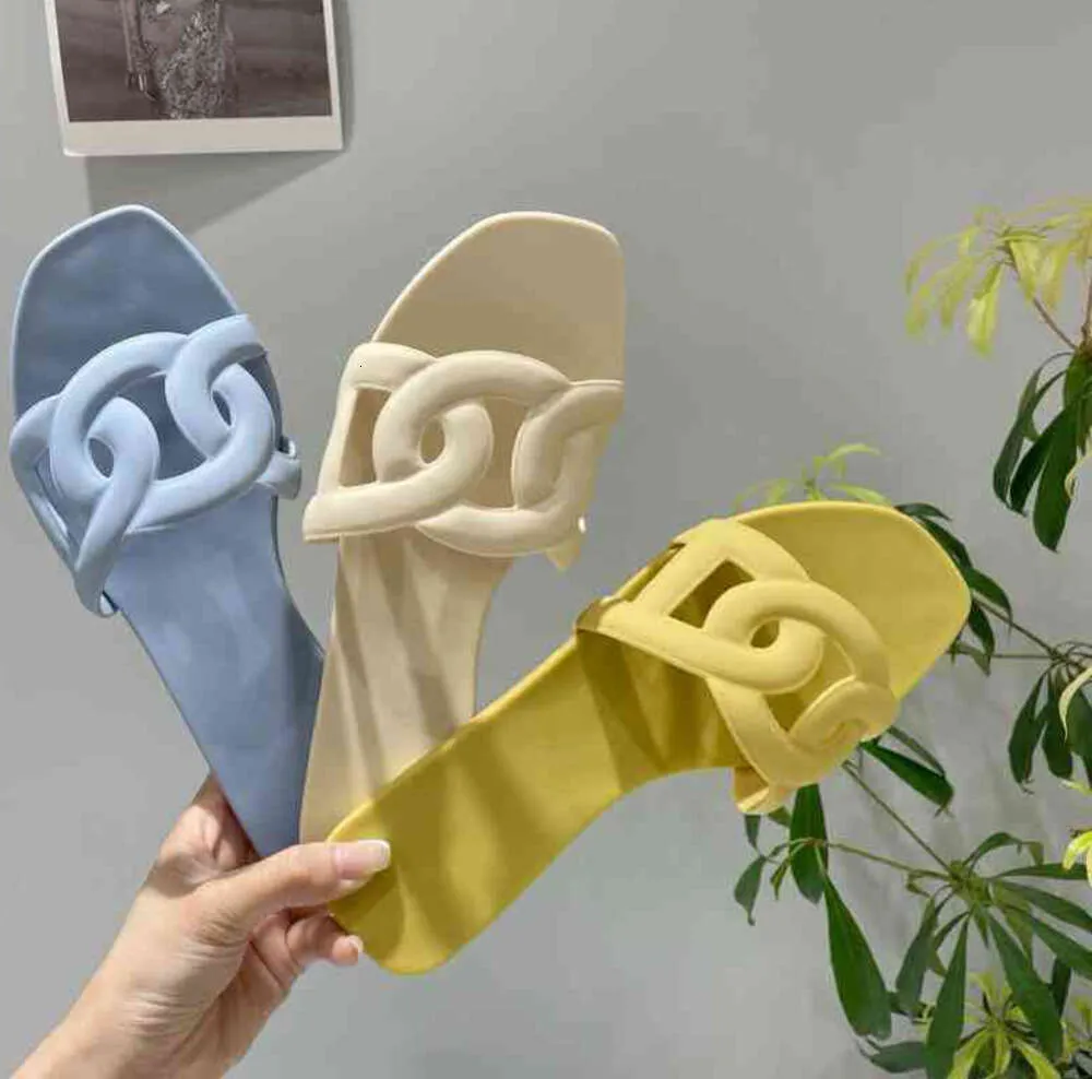 Diseñador H Familia E Slippers Holiday Macarona Color Pig Nariz Zapatos de playa Sandalias de fondo plano para mujeres en HRWE