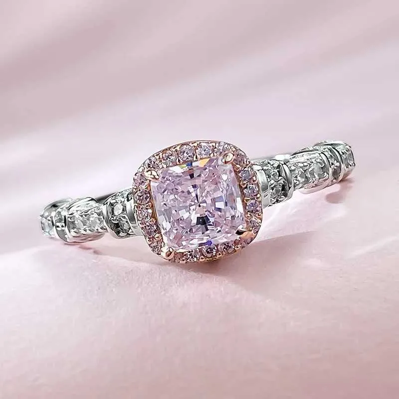 Pierścienie zespołowe S925 srebrne na żywo na żywo Hot Sprzedaż genialna 5 * 5 różowy diament lśniący pierścień pierścionkowy J240410