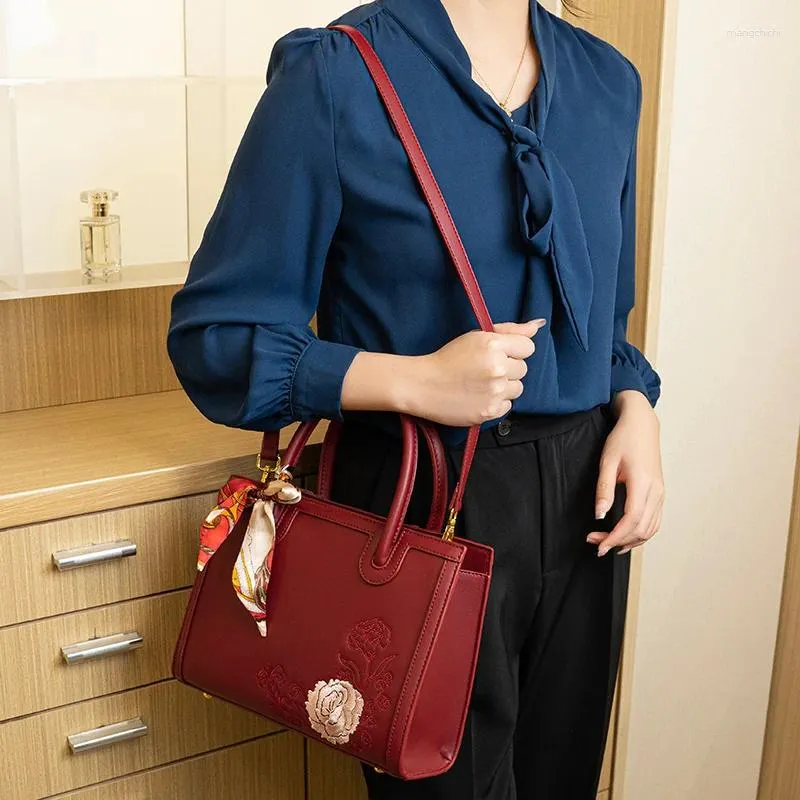 Totes Retro Women's Tote Bag Luxury Design Handväska Silk Sharf Crossbody Högkvalitativ kinesisk antik präglad axelplånbok