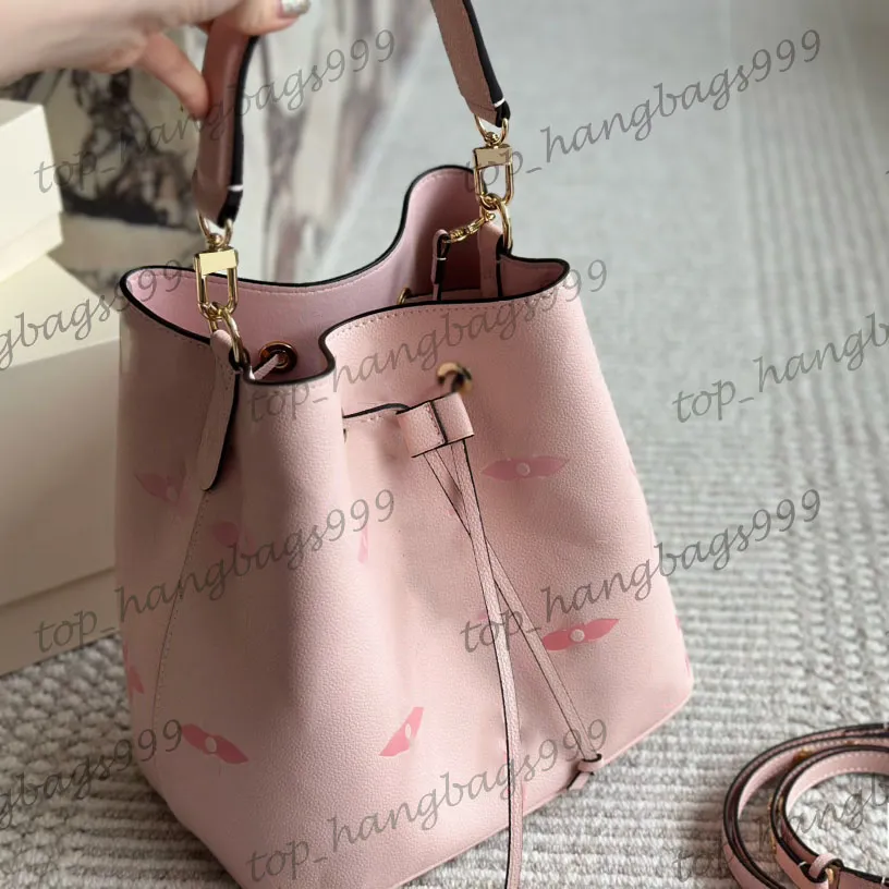 Marque de concepteur de luxe pour femmes Pink Calfskin DrawString Backet Purse Sacs Real Cuir Crossbody Claking Hand Totes Underarm Key Sachit Vanity Purse Handsbags 26cm