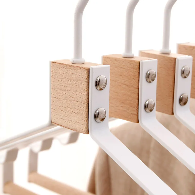 Houten Kledinghangers, Set Van 20, Jas Hangers, Met Schouder Inkepingen Anti Slip Broekstang 360 Draaibare Haak Voor Pakken Overhemden Jassen Licht Paars