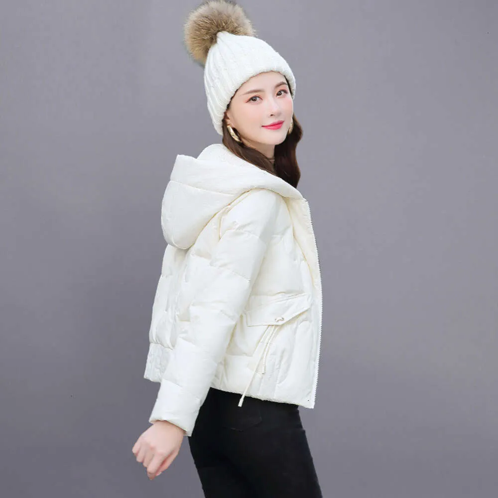 White Women's Short Style 2023 Vinter Nya små och eleganta, förtjockade White Duck Down Jacket Trend