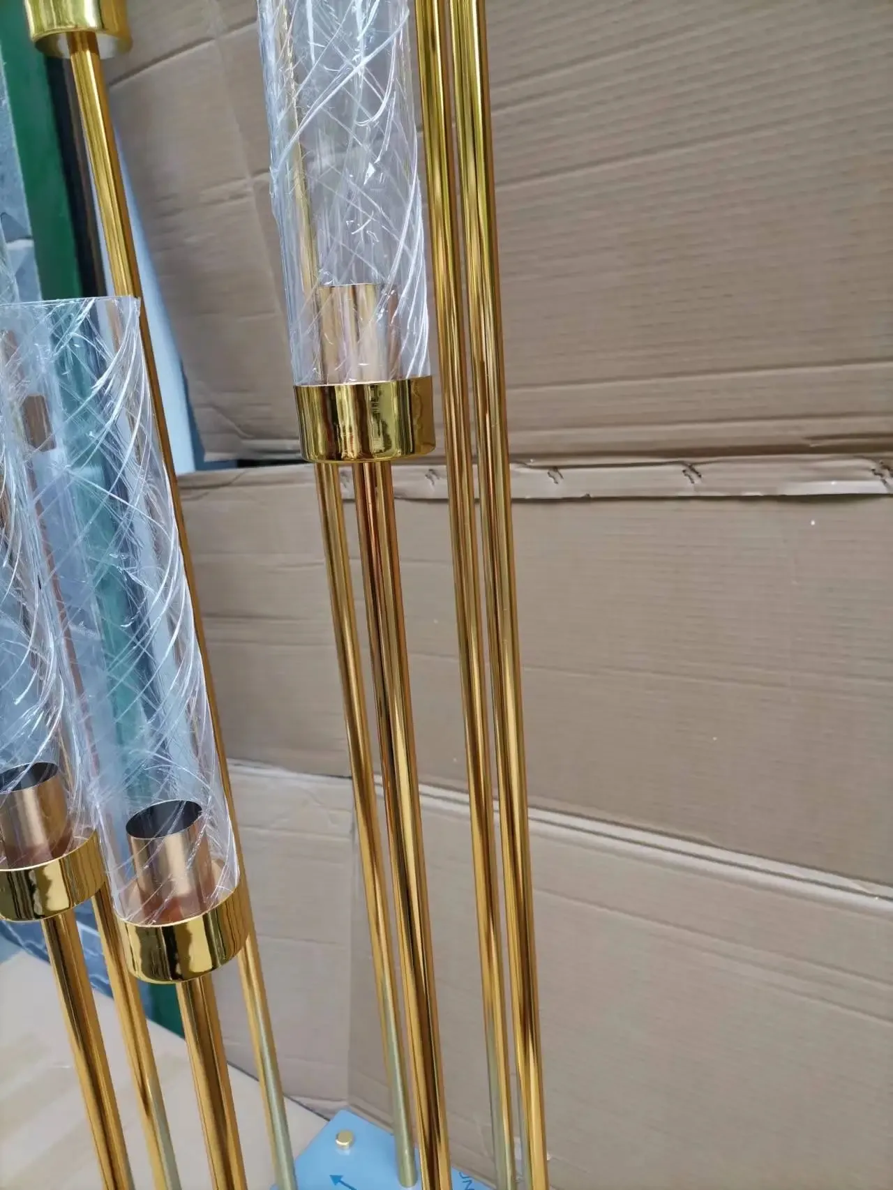 8heads gouden acryl kaarsenhouder pilaar kaarsen metalen stand voor bruiloftspasdecoratie loopbrug
