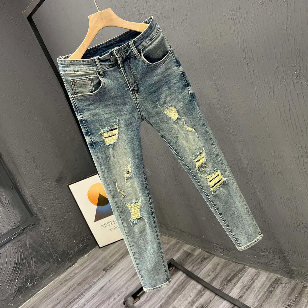 Jeans de nove pontos para homens com buracos rasgados no Instagram Elastic Slim Fit Versão coreana Juventude Primavera/verão Lavagem de 9 pontos Leggings
