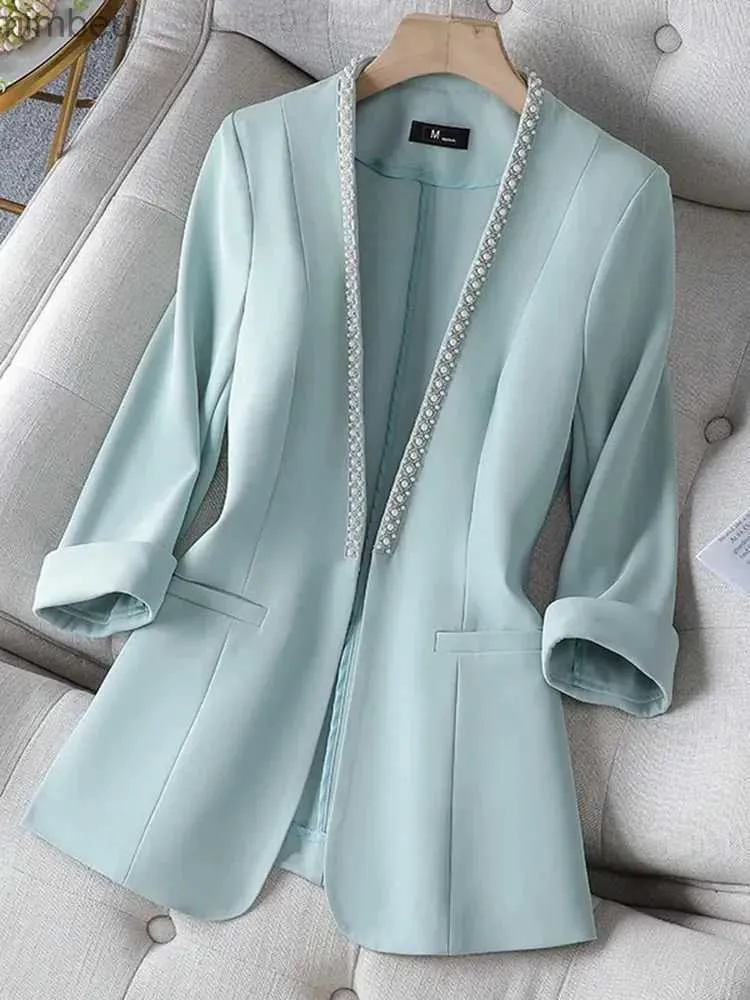 Costumes de femmes Blazers V Neck Thin Costume Femme 2023 Printemps et d'été Nouveau professionnel de la mode coréenne Portez une veste décontractée à demi-manches Blazer C240410