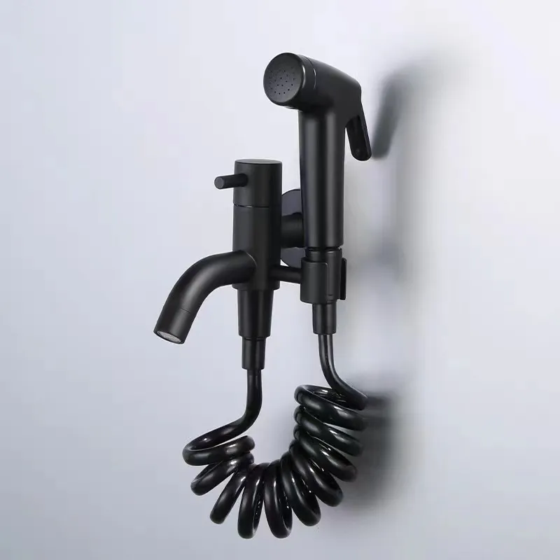 Bidet douche noire toilettes robinet bidet robinet mur de lave-linge monté avec un support de support de shattaf et de tuyau en PVD de tuyau de printemps