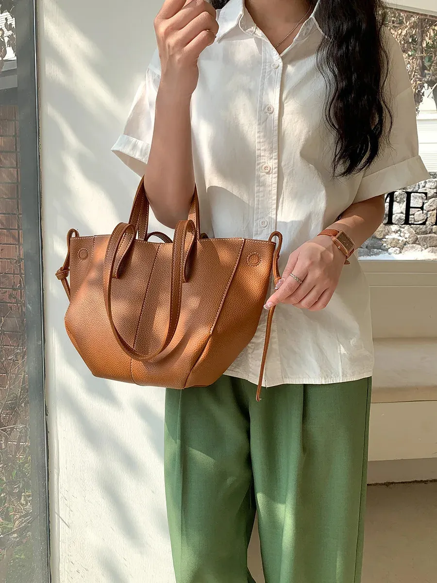 Fashion Tote Bag Women Work Designer Luxe Large capaciteit Onderarm Schouder Casual veelzijdige handtassen Vintage 240410