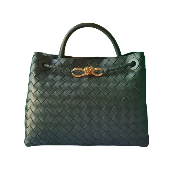 Womens Jet Set Charm Top Zip Pochette Leather Shoulder Bag
