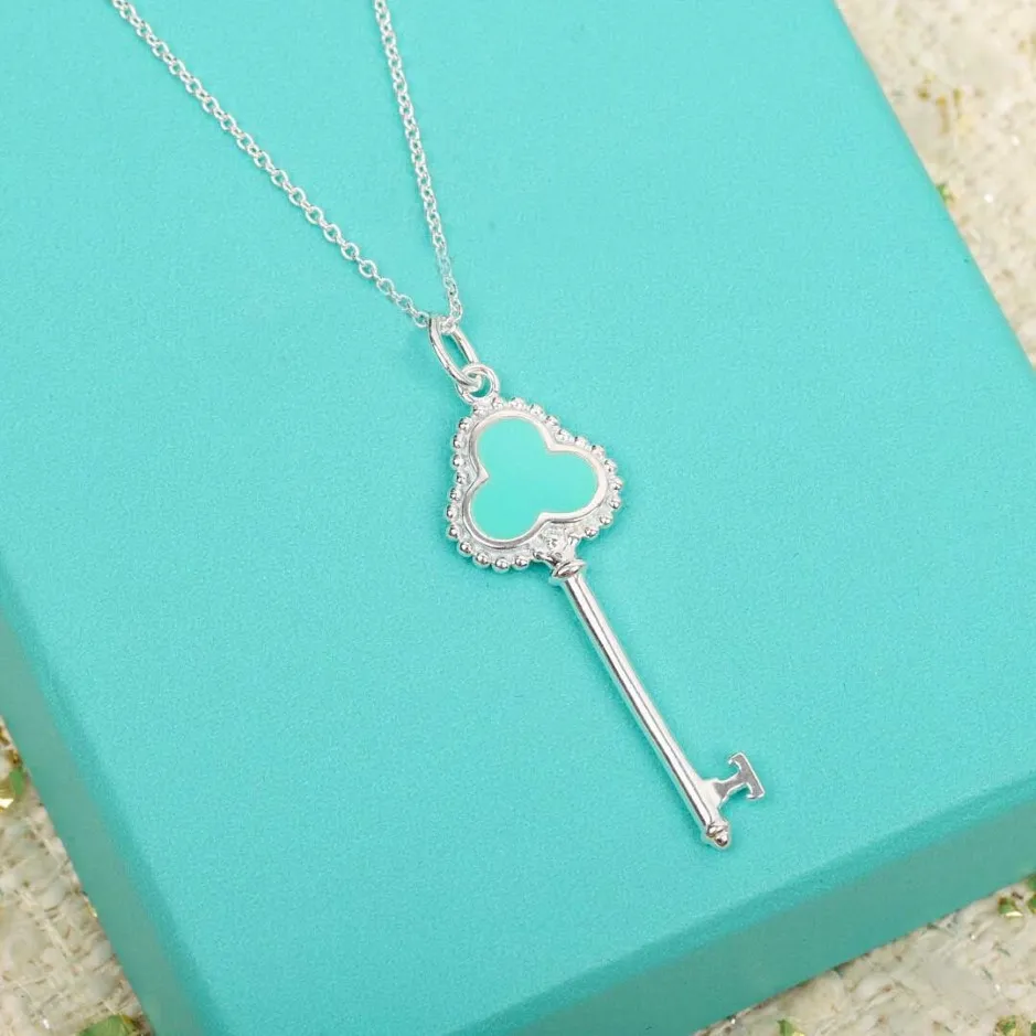 S925 Silver Charm Key Forme Pendante Collier de couleur verte en platine a un sac de velet de tampon PS4330A252Q