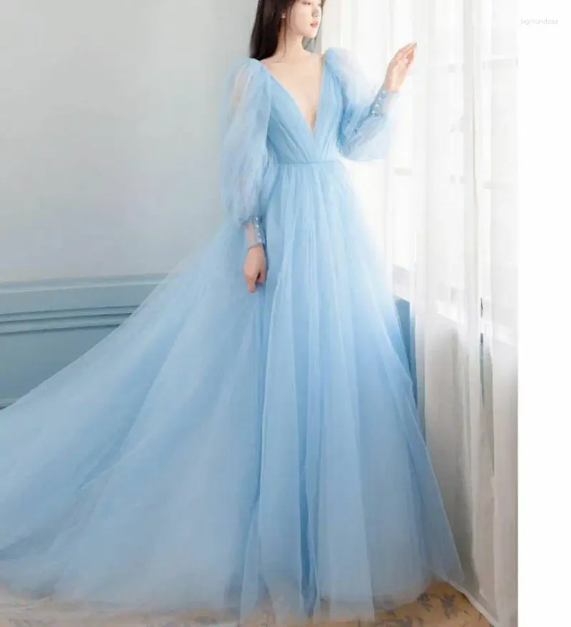 Robes de fête longues en tulle bleu clair bleu clair avec manches en V Longueur de plancher à col en ouverte de robes formelles plissées pour femmes