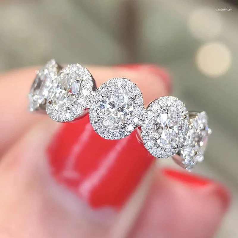 Anelli per matrimoni Huitan Eleganti zirconia cubica ovale Donne Accessori di fidanzamento alla moda Accessori argento/colore oro gioielli alla moda