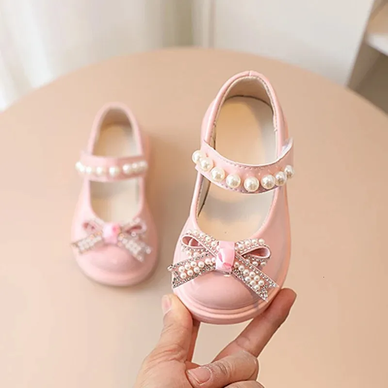 الأطفال أنيقة Bowknot Princess Shoes Pu Leather Sandals Kids Girls Girls Party Beaded Pearl Dance for 240329