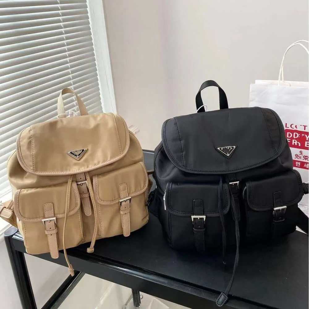 Tote Designer vend des sacs féminins de marque à Discount Family Family New Backpack Nylon Fashion Polvalent grande capacité Small Womens Sac