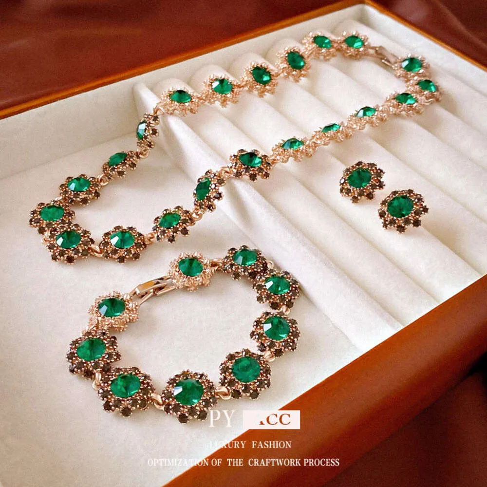 Medieval Vintage Diamond Expellished Bransoletka klamry kwiatowej, lekka i wysokiej klasy wrażenie, elegancka ręcznie robiona biżuteria dla kobiet