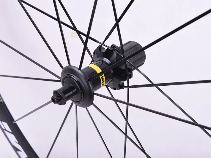Paire De Roues Carbone 700C - Frein à Disque, 6 Cliquets, Moyeux HG/XDR - Tubeless Ready