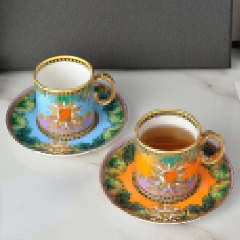Designerskie filiżanki i spodki do kawy kubek europejski czerwony herbatę klasyczny luksusowy dom domowy China Para i sety spodki K-N