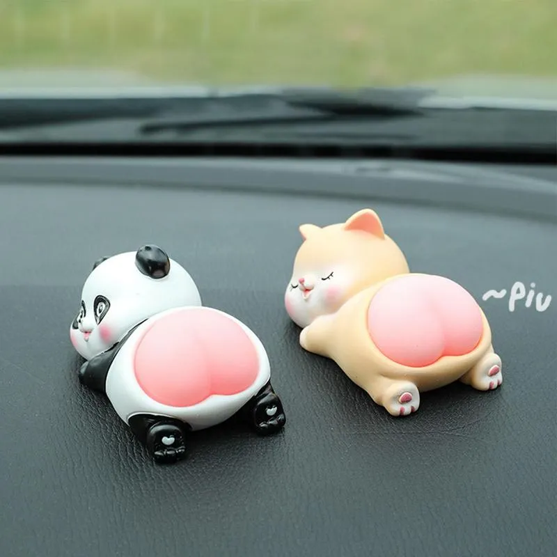 Ornement de crosse d'anime mignon Pinch Pinch Butt Q Naked Butt Decor Auto Panda Pig Pig montrant Tableau de bord Figures d'animaux pour animaux de compagnie