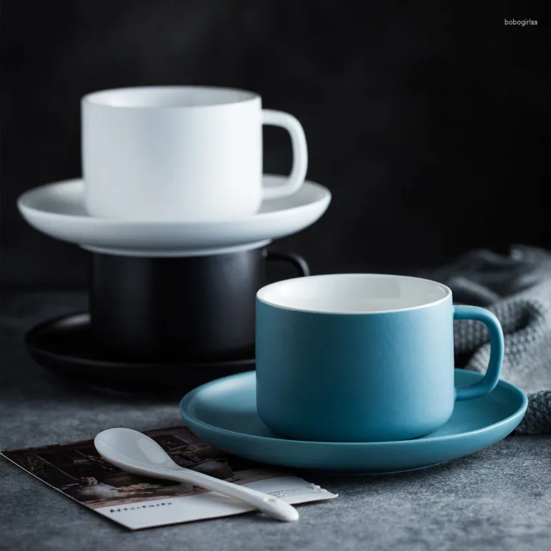 Tazze di piattini in ceramica nordica tazza di caffè opaco con set di piattino fiore di tè pomeridiano creativo creativo mungiano tazza tazza da ufficio bevande