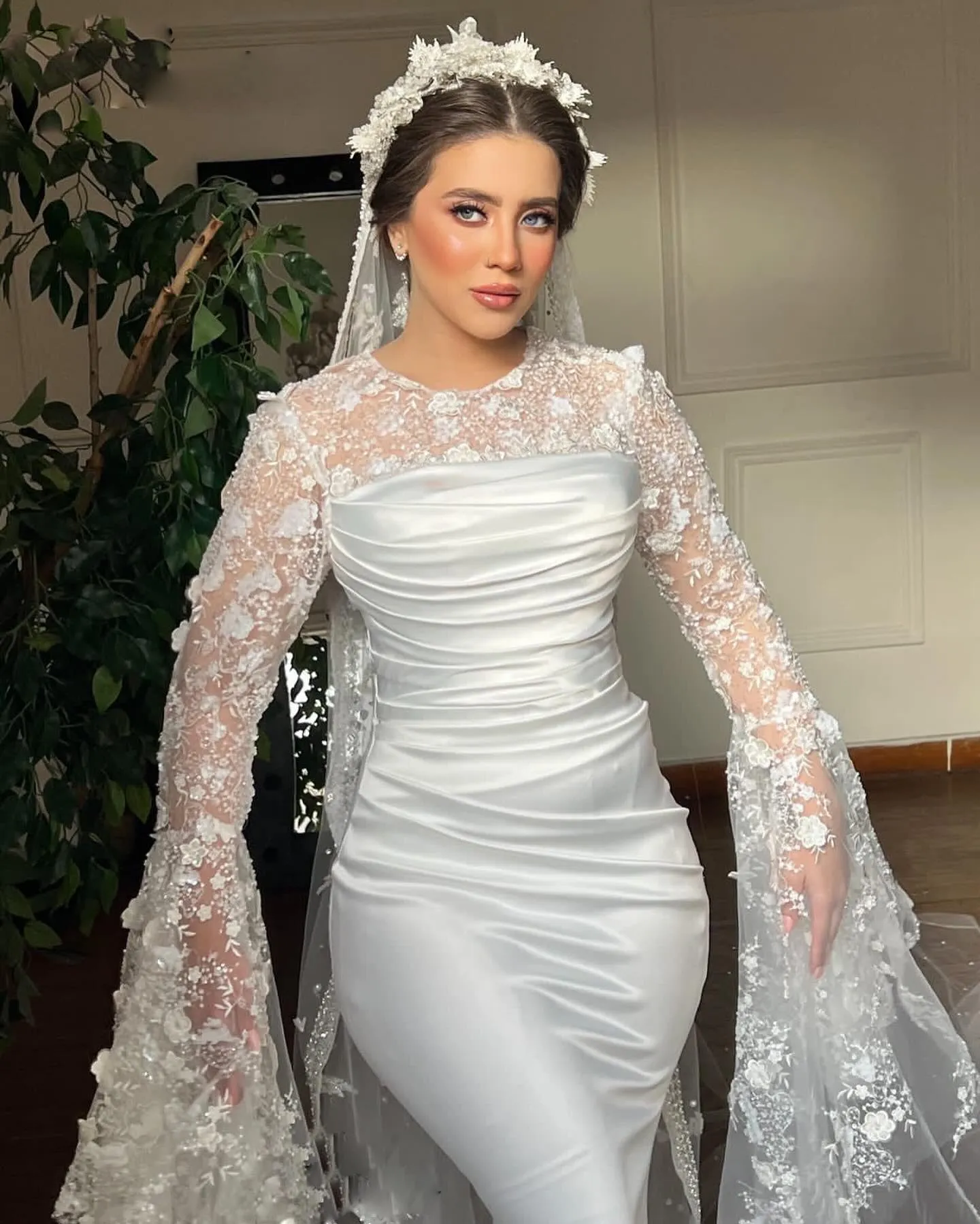 Vintage Spitzenhülse Meerjungfrau Brautkleider Perlen Satin mit abnehmbarem Zug Brautkleid Ruch 3d Flroal Applices Mariage für Braut