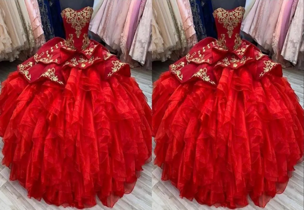 2022 Real Po Red Gold Embroidery Ball Gown Quinceanera Dresses Organza Ruffles Pärlade paljetter Sweet 16 Dress Vestidos 15 Anos1090288