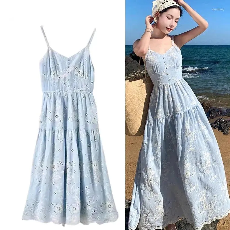 Vestidos casuais de verão praia de férias de bordado floral vestido de espaguete feminino tira sexy sem costas para trás observe de algodão feminino feminino feminino