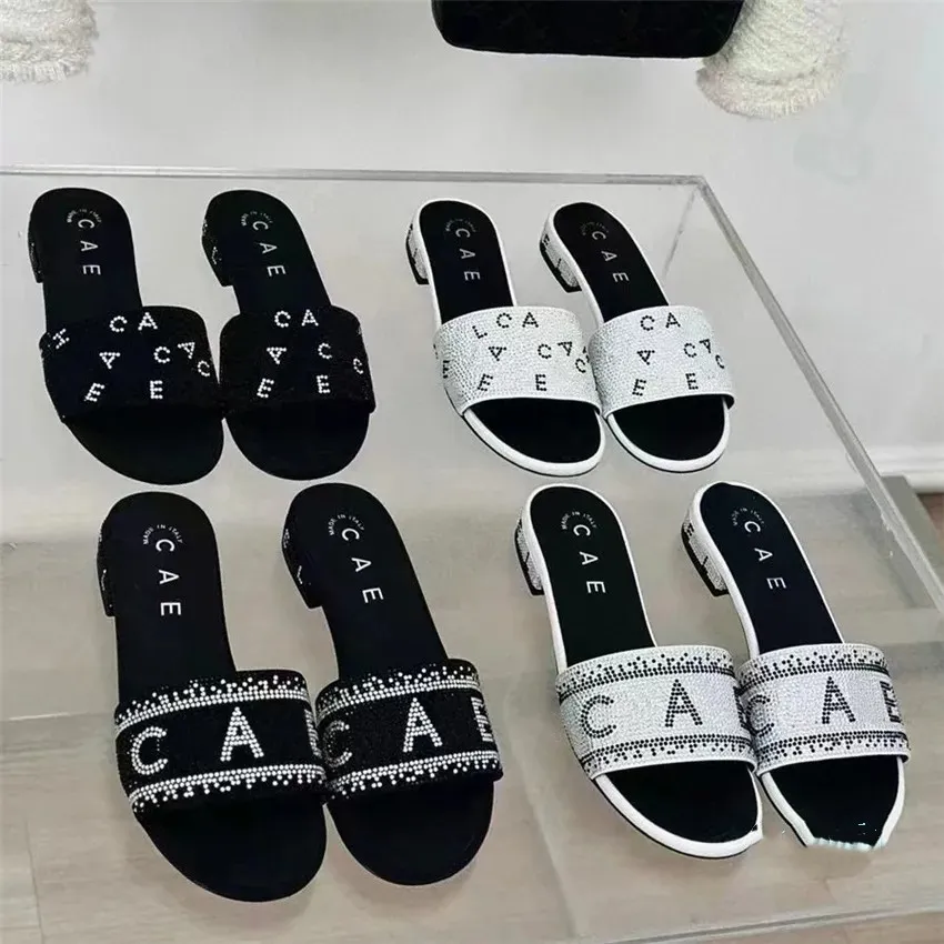 15A Kvinnor Summer Slippers Diamond Designer Luxury Brand Letter Black White Colors Sexy Temperament