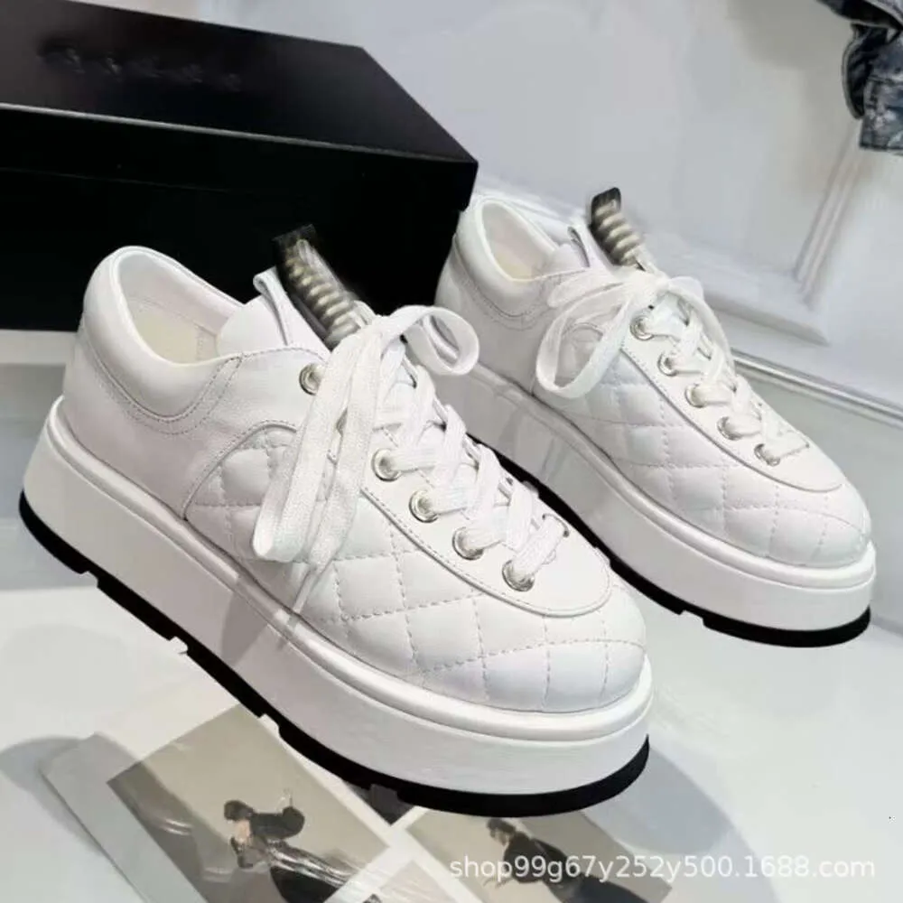 Casual Shoes Chanells Sneakers Lingge Bread Korean Edition Lace Up Casual Sports Flat Bottom mångsidig Little White Shoes Thick Sole Casual Shoes