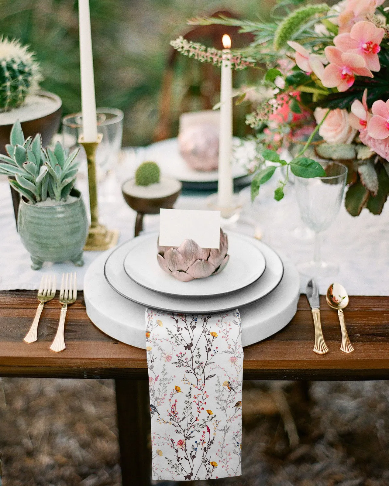 Fleurs et oiseaux à la table de printemps Napkins Mandkinchief Mariage Banquet de mariée pour le dîner décoration