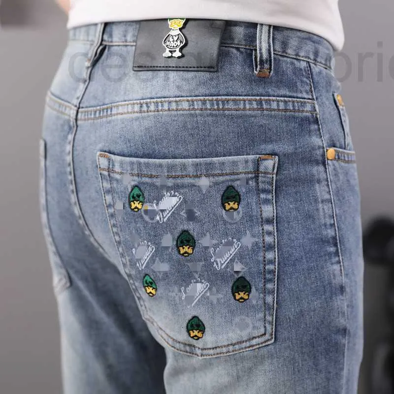 Mäns jeans designer europeiska tunna denim jeans för mens smala fit leggings broderade trendiga ungdomar långa byxor för män xx43