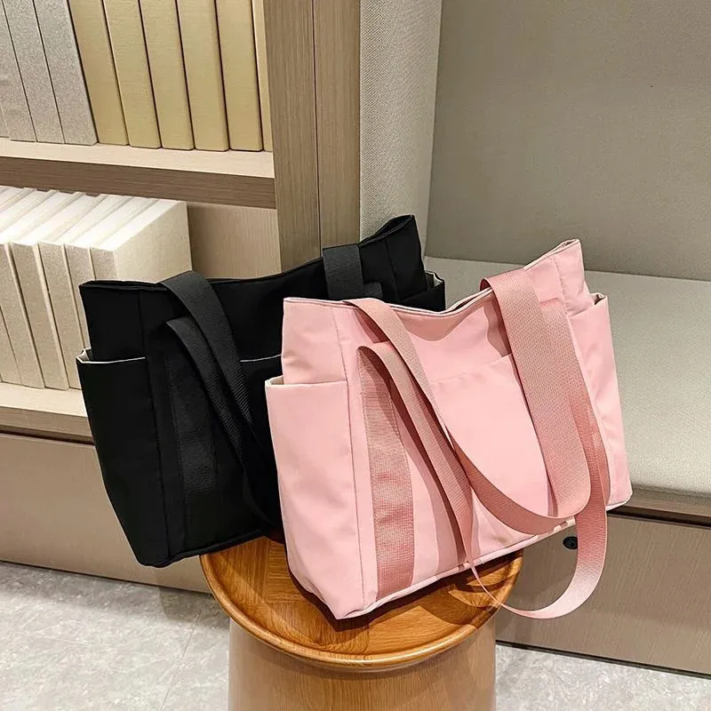 2023 sacca da donna con colore solido spalla per pendola per pendola per il tempo libero mamma uscirà una borsa in nylon di grande capacità 240401