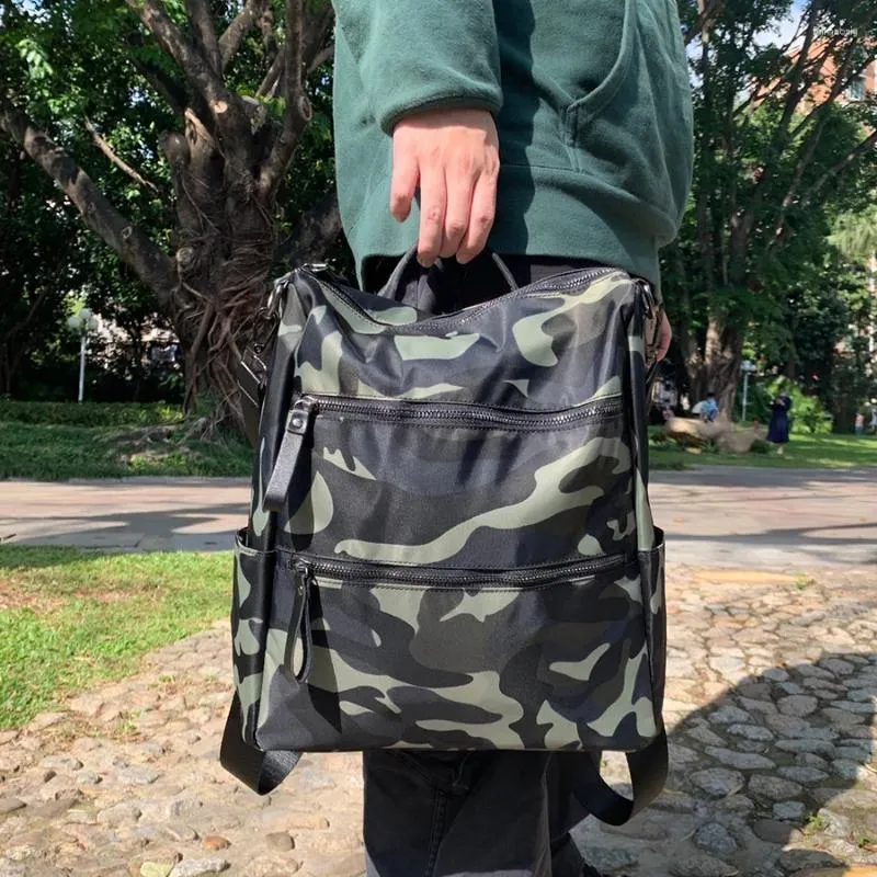 Bolsas escolares Camuflagem coreana Backpack Moda de nylon de nylon de moda de grande capacidade Bagpack de viagens unissex preto mochila