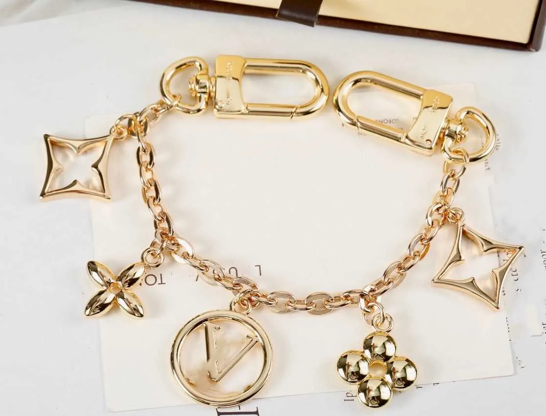 Keychain Designer Letter V Key Chain Luxury Ladies Car Gold Keychain Dames Classic Key Ring Fashion Accessoires Leuk Gift