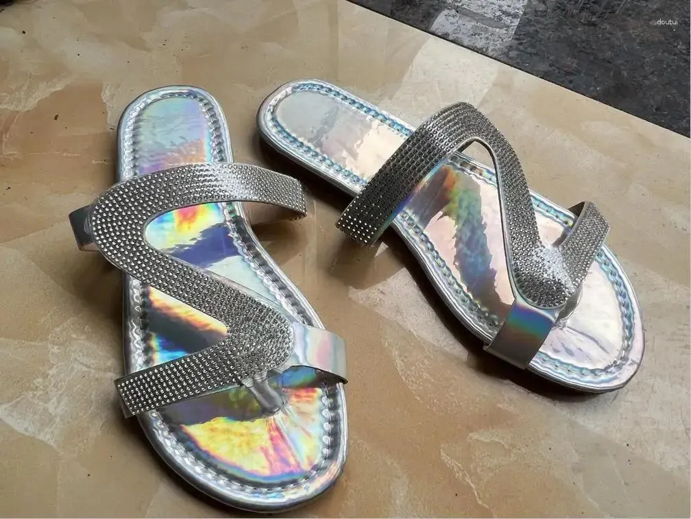 Sandals femmes d'été plates bling blings transparentes chaussures de gelée douce transparente fale tongs flipples extérieurs de plage dames plus taille plus taille