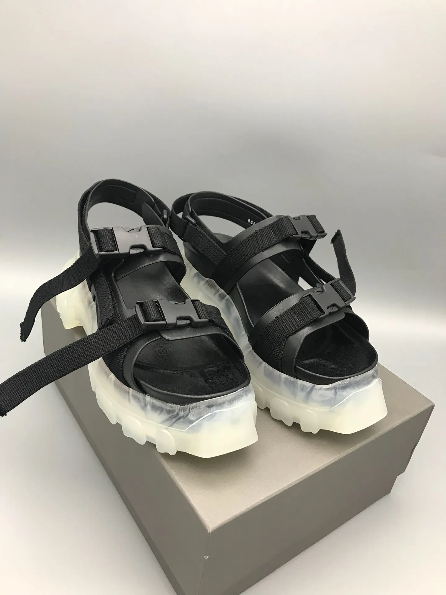 Saison Sommer Hochqualität Roma Sandalen Kristall transparent Sohle Schaffell Echtes Leder TPU Sohle Cowide Beach Atmungsfreie Plattformschuhe