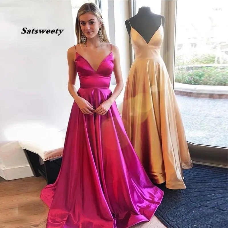 Robes de fête Spaghetti Stracts Fuchsia Gold Prom V V-Neck Simple Formal Sweep Sweep Train Special Occasion spéciale