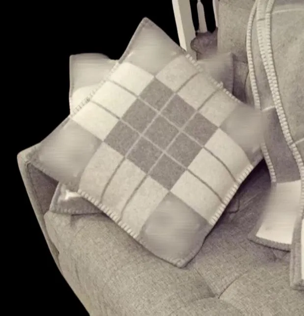 Cuscino di lusso Designer Signer Cushion Cover di alta qualità Cashmere Materiale di lana Real Materiale Modello della striscia 5 Colori Disponibile 9163199