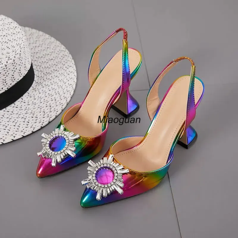 Sapato de salto alto de verão Sapatos de moda de luxo de dedão Diamond Crystal Rainbow Pumps Ladies Wedding Shoes Lady Zapatos Mujer 240401