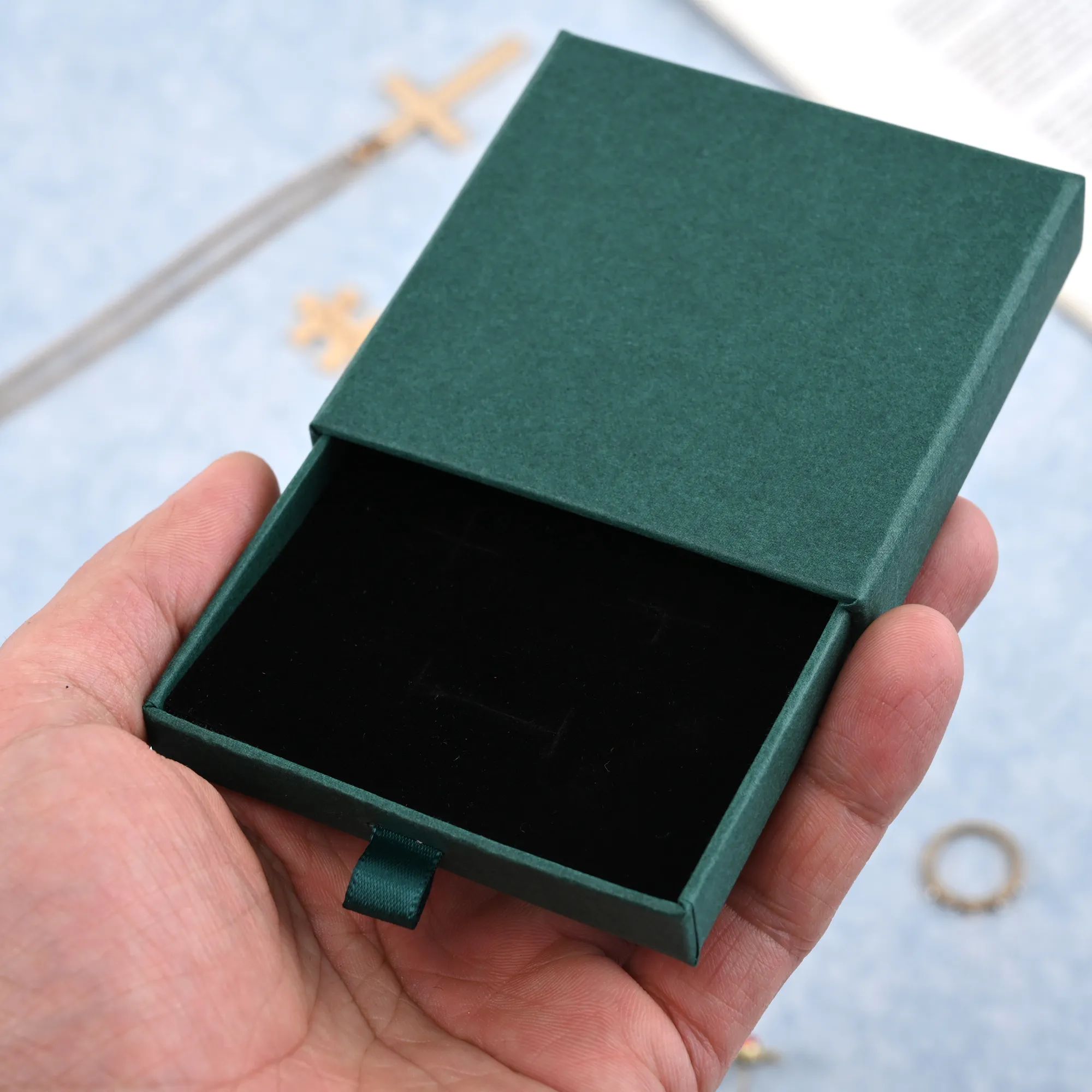 Сплошные картонные украшения для ювелирных коробок для квадрата для серевого ожерелья для украшения шейки для подарочной упаковки с черной губкой