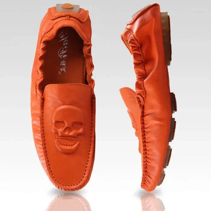 Casual skor mäns skalle äkta läder loafers designer mjuk andningsmokaser homme manlig körbåt